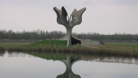 Steinerne Blume in der Jasenovac-Gedenksttte