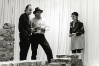 Alles ist Architektur. Eine Ausstellung zum Thema Tod. Inszeniert von Hans Hollein (links), Mnchengladbach, 1970 