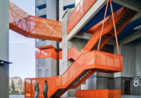 Staircase Orange bei einem Wohn- und Gewerbeblock in Coslada 