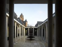 Dizesanzentrum Sankt Nikolaus in Limburg von BLFP Frielinghaus Architekten 
