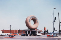 Big Donut Drive-in, Restaurant, Los Angeles, um 1970  Venturi, Scott Brown and Associates, Inc., Philadelphia