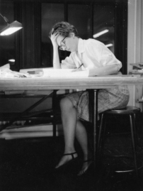 Phyllis Lambert 1959 im Bro von Mies van der Rohe, Foto: Fonds Phyllis Lambert, CCA, Montreal,  Ed Duckett 
