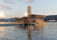Schwimmendes Fundament: Die Holzkonstruktion wurde auf einem Senkkasten aus Stahl montiert, Foto: Wolfgang Traeger /  Manifesta 11