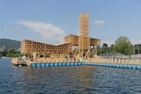 Der Pavillon ist ein Hybrid aus Schwimmbad, Kino, Bar, Aussichts- und Treffpunkt, Foto: Wolfgang Traeger /  Manifesta 11