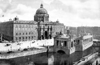 Zur Rekonstruktion vorgeschlagen: das Kaiser-Wilhelm-Nationaldenkmal vor dem Schloss im Zustand um 1900 