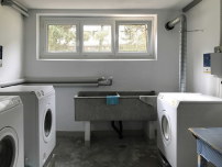 Die gemeinsame Waschkche ist eine Schweizer Institution. Sie verbindet Bewohnerinnen und Bewohner und spart Ressourcen.
