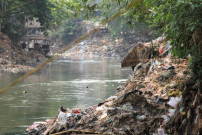Der Ciliwung River im Bereich des Viertels Kampung Bukit Duri, Jakarta, Indonesien, 2011