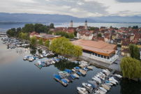 Auer und Weber sanierten und erweiterten die Inselhalle am Ufer des Bodensees in Lindau zu einem zeitgenem Konferenzzentrum. 