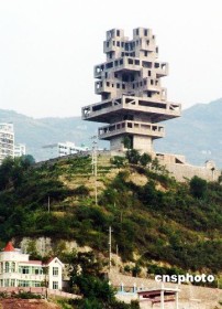 Der Koloss von Fengjie am Ufer des Jangtse 