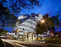 Crystal Mesh-Fassade an einer Shopping Mall in Singapur 