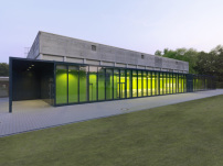 Mensa-Erweiterungsbau des Freiherr-vom-Stein-Gymnasiums in Leverkusen von Kastner Pichler Architekten 