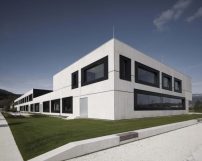 Kärnten: Tourismusberufsschule Villach Bauherrin: Landesimmobiliengesellschaft Kärnten GmbH Architektur: marte.marte architekten, Weiler 