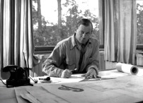 Alvar Aalto in seinem Atelier, 1945