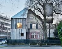 Der erste Bau: Haus mit Baum von Sauter von Moos Architects, Foto: Rolf Frei  
