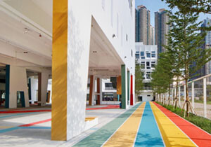 Chandigarh? Nein, Hongkong  die von Hennig Larsen entworfene French International School erinnert an die Bauten von Le Corbusier.