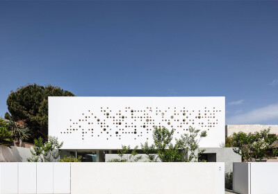 Klassische Formensprache in zeitgenössischer Umsetzung: das von Anderman Architects entworfene „Round Edge“-Haus.