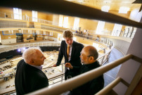 Frank Gehry, Ole Bkhj und Yasuhisa Toyota im Pierre Boulez Saal, Foto:  Thomas Rosenthal