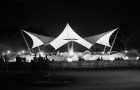 Nachtansicht des Tanzbrunnens fr die Bundesgartenschau 1957 in Klln 