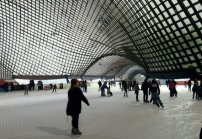 Nicht allein aus klimatechnischen Gründen kein realistischer Entwurf - denn direkt nebenan liegt die Eissporthalle der Stadt Mannheim