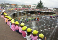 und der Fuji Kindergarten Tokio von Tezuka Architects. 