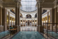 Das ehemalige Amtsgebude der k. k. privilegierten sterreichischen Lnderbank markiert den Beginn der Wiener Architektur des 20. Jahrhunderts. Es entstand 1883.  