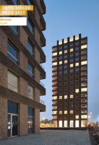 Gold in der Kategorie „Wohnungsbau”: Wohntürme T5 und T6 am Westkaai in Antwerpen von Tony Fretton Architects  mit De Architecten  