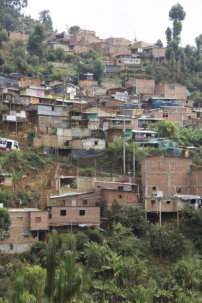 Informelle Siedlungen in erdrutschgefhrdeten Risikogebieten in Medellin, Kolumbien 