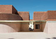 Roter Backstein bestimmt die Fassade des YSL-Museums in Marrakesch.