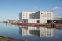Direkt am Fischerhafen gelegen, hat das neue Institut sich einen prominenten und fr das Forschen am Wasser beraus praktischen Standort geangelt. 