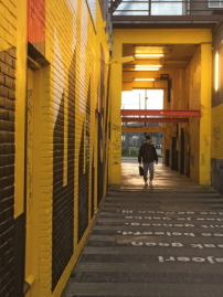 Luchtsingel  temporre, ffentlich finanzierte Brcke zur Vernetzung eines leer stehenden Brogebudes mit seiner Umgebung, Rotterdam