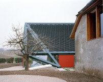 Die Dachstruktur des Neubaus neben dem alten Presshaus