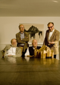 Die Architekten Bhm am Modell der Wallfahrtskirche von Neviges. Gottfried Bhm mit seinen Shnen Stephan, Paul und Peter Bhm 