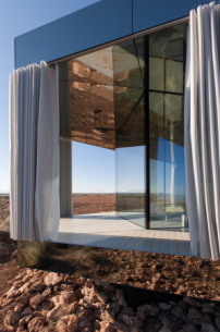 Auf 20 Quadratmetern darf man eine Woche lang Wüste und Architektur atmen.  