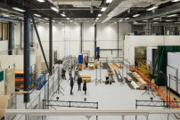 Das Robotic-Lab ist eine Halle mit doppelter Etagenhhe fr raumgreifende Experimente.  