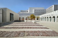 Neben dem Nationalarchiv liegt ein Museumskomplex von John McAslan + Partners, der in freier Interpretation vier verschiedene Wohnhuser historisch einflussreicher Kataris zusammenbringt.