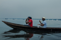 Olalekan Jeyifous und Olawale Lawal auf Studienfahrt ber den Makoko Kanal in Makoko, Lagos