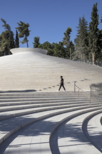 Gebaute Landschaft: Die Gedenkstätte am Mount Herzl, fertiggestellt im September 2017, von Kimmel Eshkolot Architects in Zusammenarbeit mit Kalush Chechik Architects 
