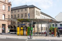 Die Haltestelle markiert den Bereich der Bahnhofstraße, der seit kurzem für den Individualverkehr gesperrt wurde. 