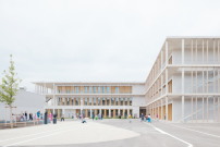 Die Grundschule Freiham-II-Quartierszentrum ist eine der vier Münchner Schulen, die nach dem Lernhauskonzept in modularer Bauweise entstanden. 