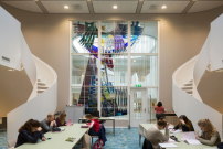 Als Learning Plaza bezeichnen Spring Architecten + MoedersheimMoonen die Foyers und Begegnungsrume.  