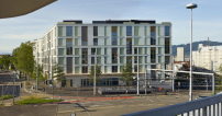 Der Neubau von Duplex Architekten definiert die sdliche Kante des Bucheggplatzes in Zrich neu. 