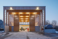 Neue Salzlagerhallen haben eine lichte Durchfahrtshhe von 10 Metern als Voraussetzung fr die Einfahrt von Sattelschlepper mit gekippter Liefermulde.