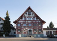 Lange stand das Haus leer, jetzt bietet es Bodensee-Reisenden Obdach.