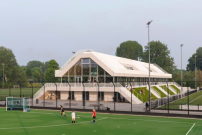 Es ist das Clubhaus von drei Rotterdamer Sportvereinen.  
