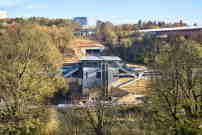 Der vom Luxemburger Büro Beiler François Fritsch geplante Bahnhof Pfaffenthal-Kirchberg mit integriertem Funicular liegt unterhalb der „Roten Brücke“. 