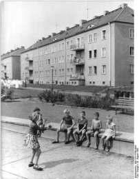 Wohnblock in Hoyerswerda, Bundesarchiv Bild, Foto: Krueger, 26. August 1960 