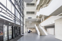 Das Gebäude, ein vom Architekturbüro pbr entworfener Anbau der Carl-Hahn-Schule, ist bereits fertiggestellt. 
