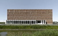 Das neue Stadtarchiv liegt weit draußen in einem Neubaugebiet am Rande Delfts, genau genommen bereits in der Nachbargemeinde Den Hoorn. 