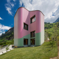 Anerkennung: Haus Kunstbau in Rossa (CH) von Davide Macullo Architects mit Knstler Daniel Buren aus Lugano (CH)
