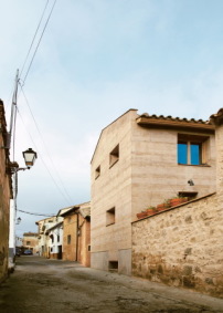 Ländliches Wohnhaus für das 21. Jahrhundert in Ayerbe in Spanien; Architektin: Angels Castellarnau Visus 